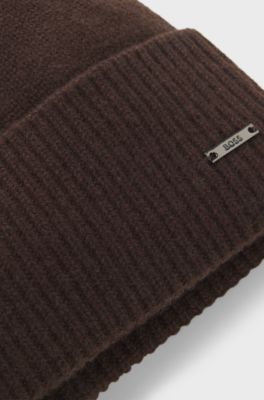 Bonnet en maille de cachemire avec plaquette logo m&eacute;tallique, Marron fonc&eacute;