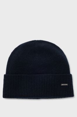 Knitted cashmere beanie with metal logo plaque, Dark Blue