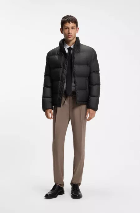 Cazadora impermeable con detalle de logo