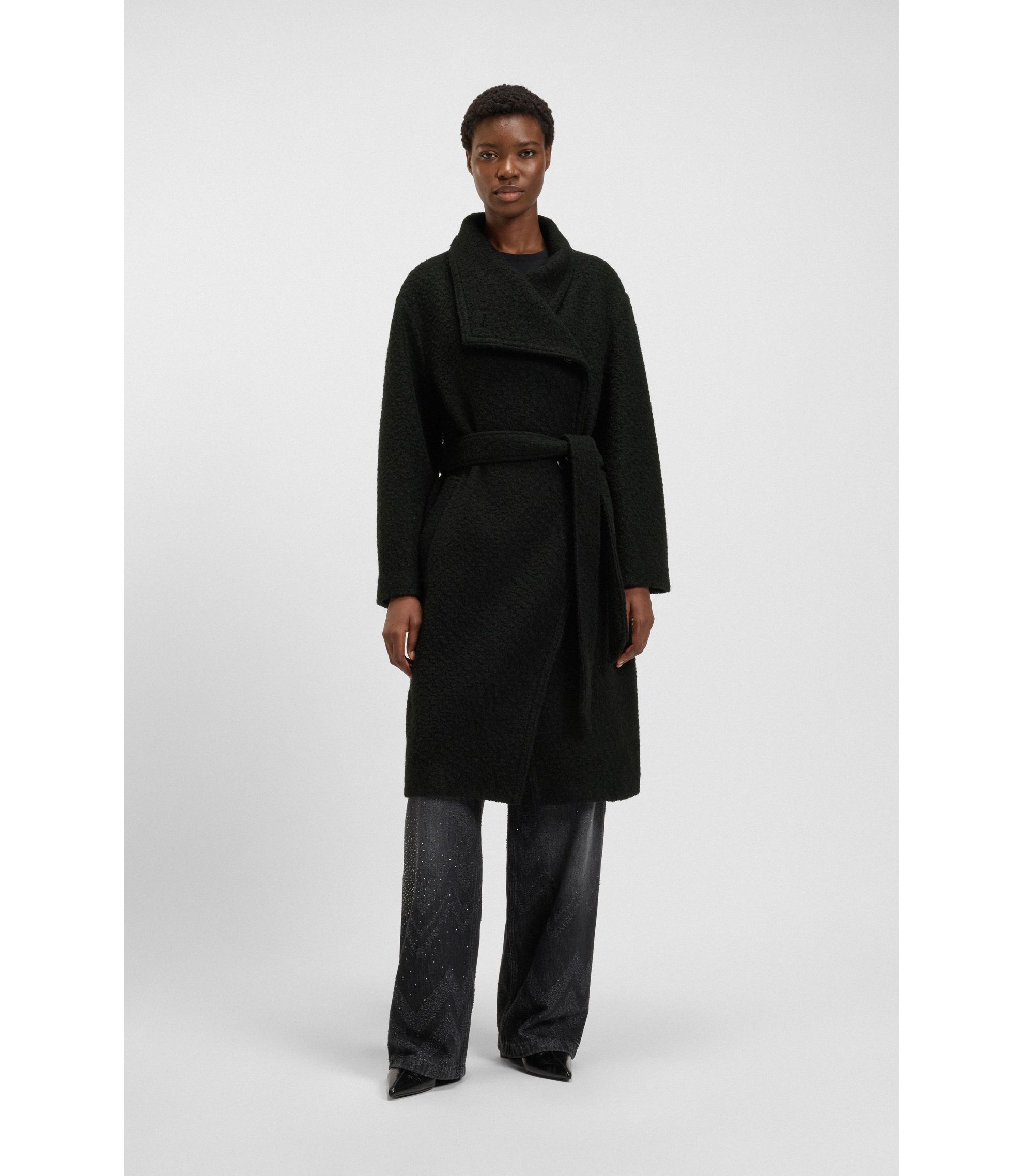 Bouclé-Mantel mit Gürtel und Stehkragen