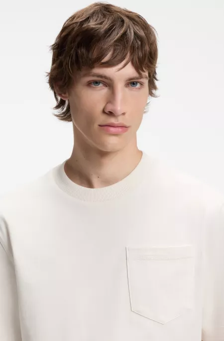 T-Shirt aus Baumwoll-Jersey mit aufgesetzter Tasche und Logo-Label