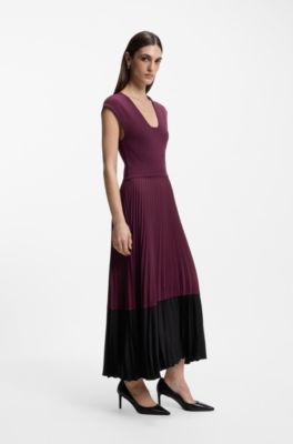 Knitted sleeveless dress with pliss&eacute; skirt, Dark Purple