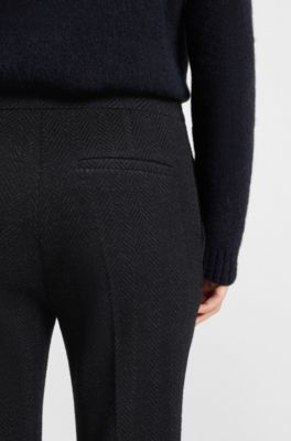 Pantaloni slim fit in jersey elasticizzato antipiega con motivo a spina di pesce, Nero