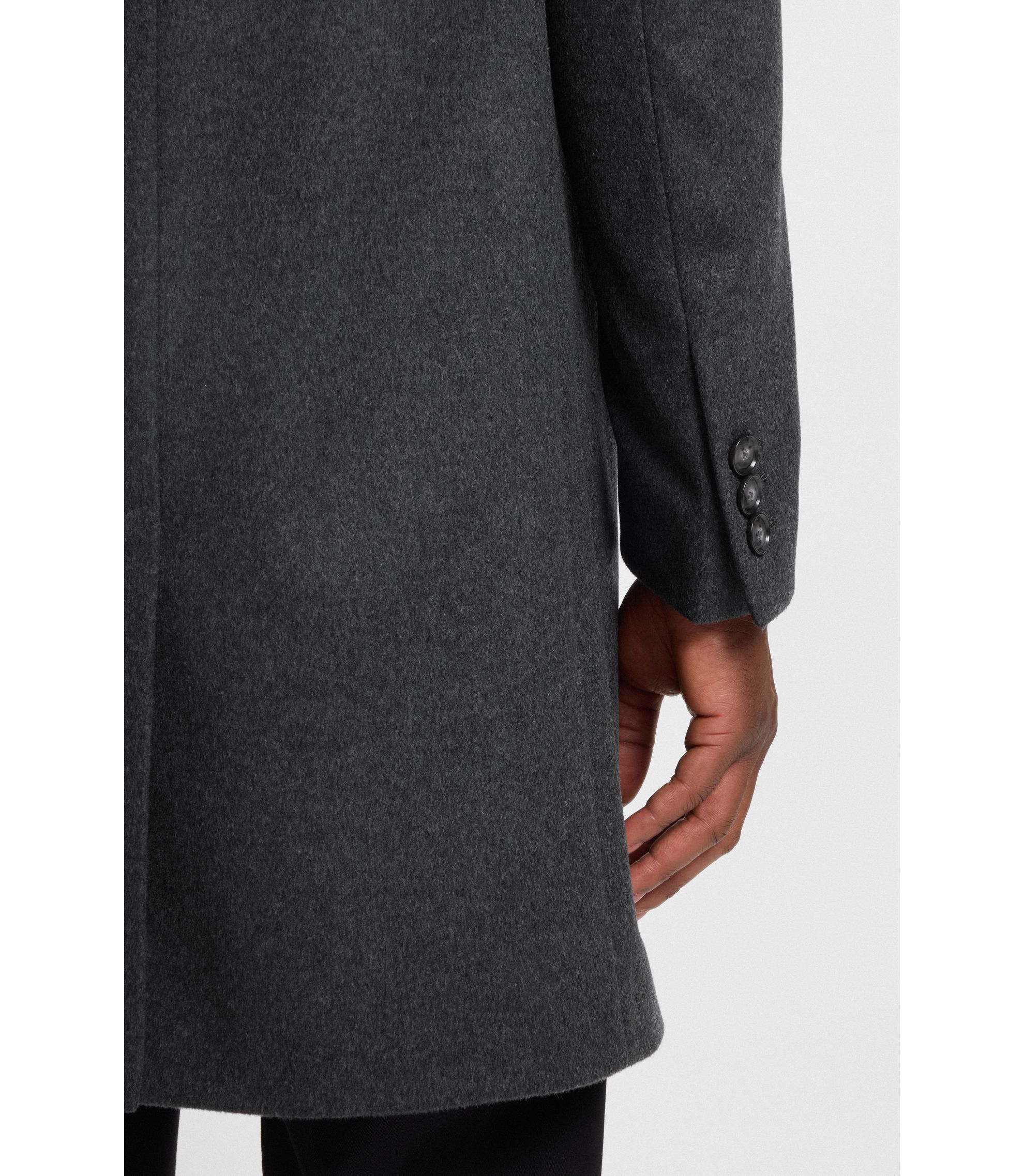 hbeu50549187_030_341?wid=1980&