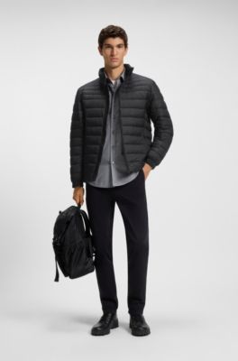 Verstaubare wattierte Jacke mit wasserabweisendem Finish und Logo-Badge, Schwarz
