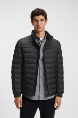 Verstaubare wattierte Jacke mit wasserabweisendem Finish und Logo-Badge, Schwarz