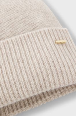 Cashmere beanie hat with metallic logo trim, Light Beige