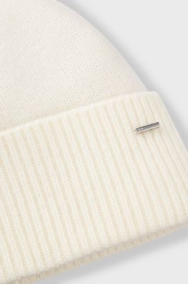 Cashmere beanie hat with metal logo tube, Natural