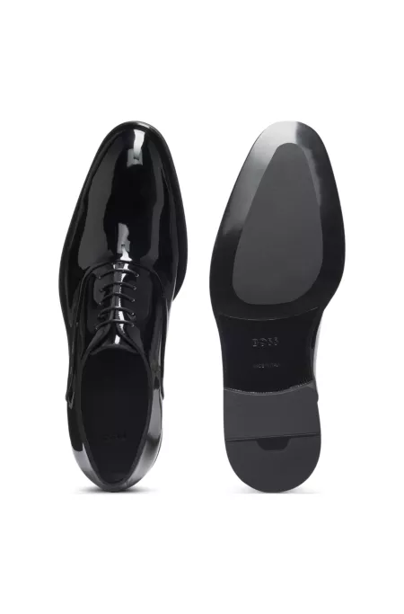 Oxford shoes in patent faux leather