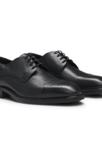 Cap-toe Derby shoes in grained leather, Black