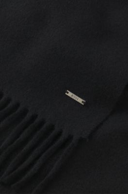 Cashmere scarf with metal logo plate, Black