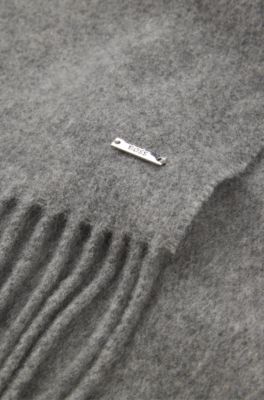 Cashmere scarf with metal logo plate, Grey
