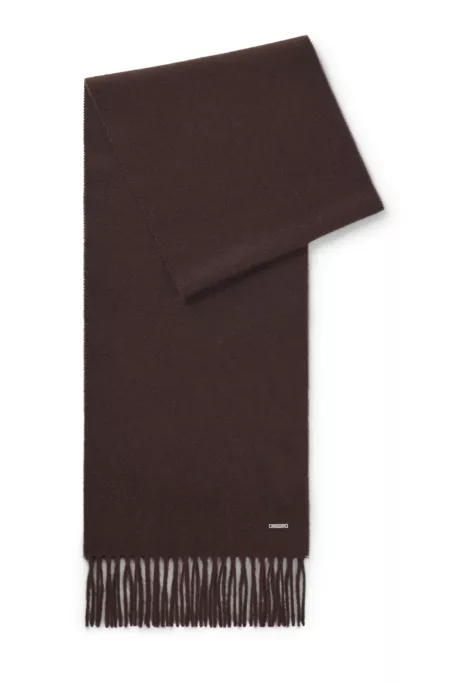 Cashmere scarf with metal logo plate