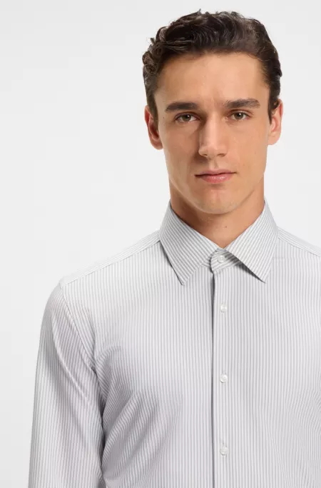 Slim-fit shirt in striped performance-stretch fabric