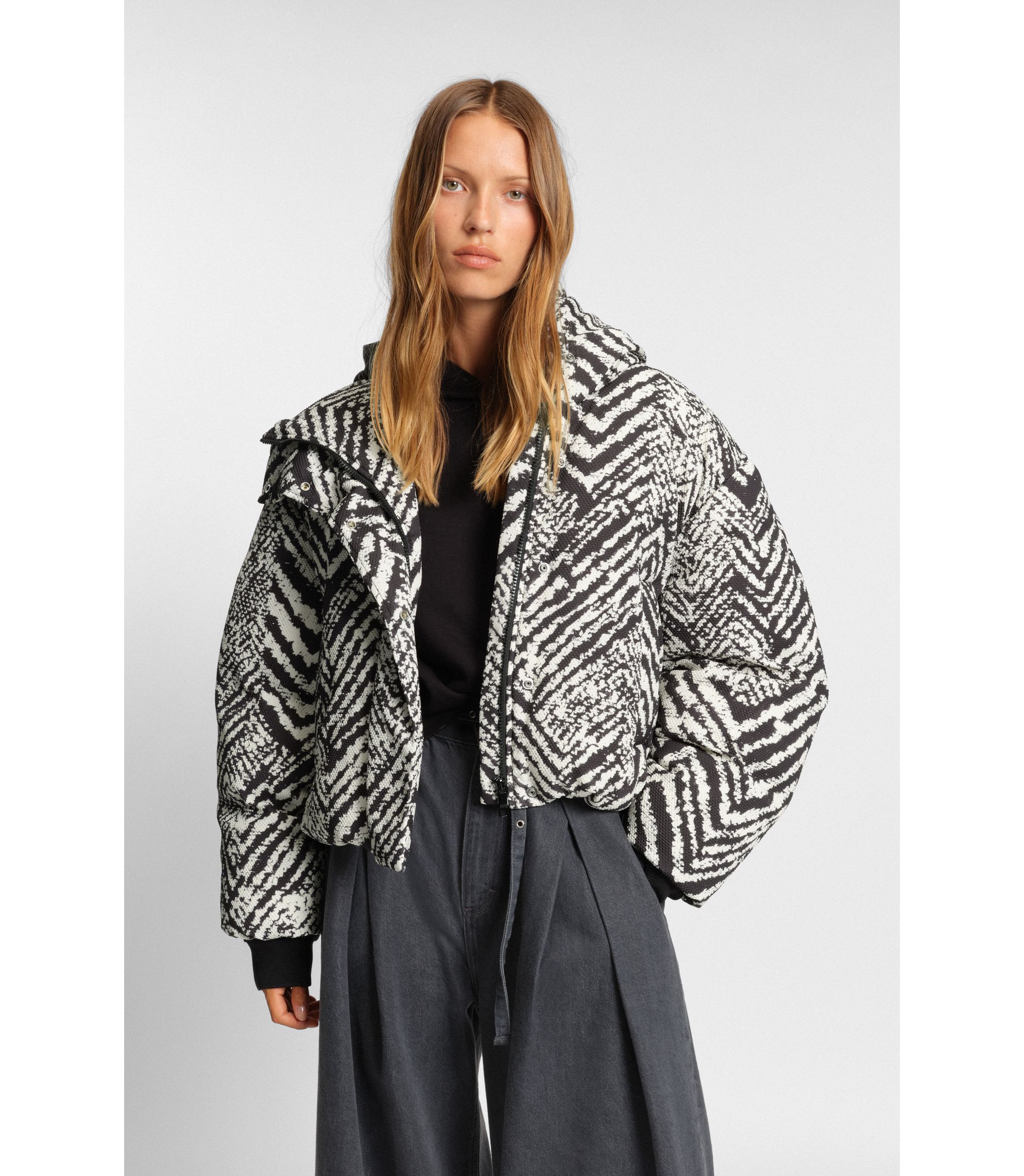 Wasserabweisende Jacke mit Kapuze und Fischgrätmuster