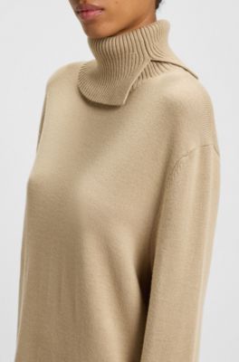 Vestido de punto con cuello vuelto con abertura en mezcla de lana, Beige