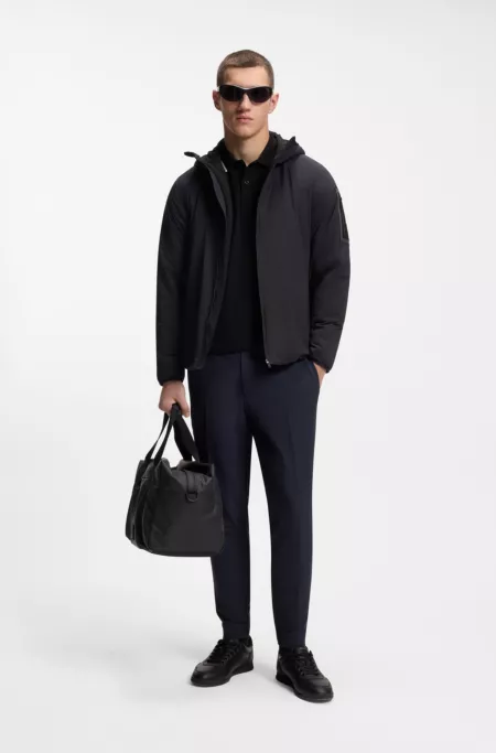 Water-repellent jacket with adjustable hem