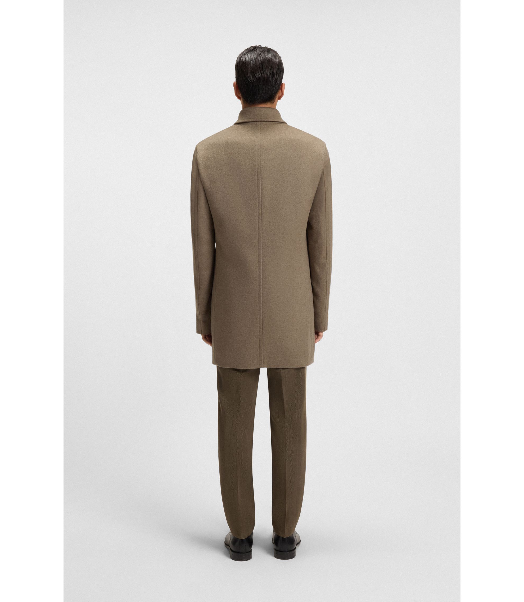 hbeu50551081_245_360?wid=1980&