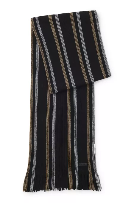 Raschel-knit scarf in virgin wool