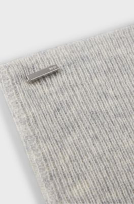 Cashmere gloves with metallic logo trim, Light Grey