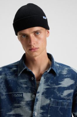 Rib-knit beanie hat with logo label, Black