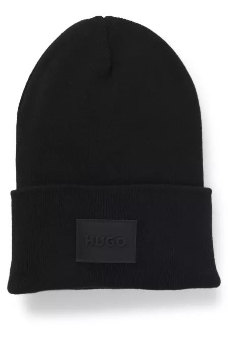 Knitted beanie hat in cotton with logo badge
