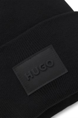 Knitted beanie hat in cotton with logo badge, Black