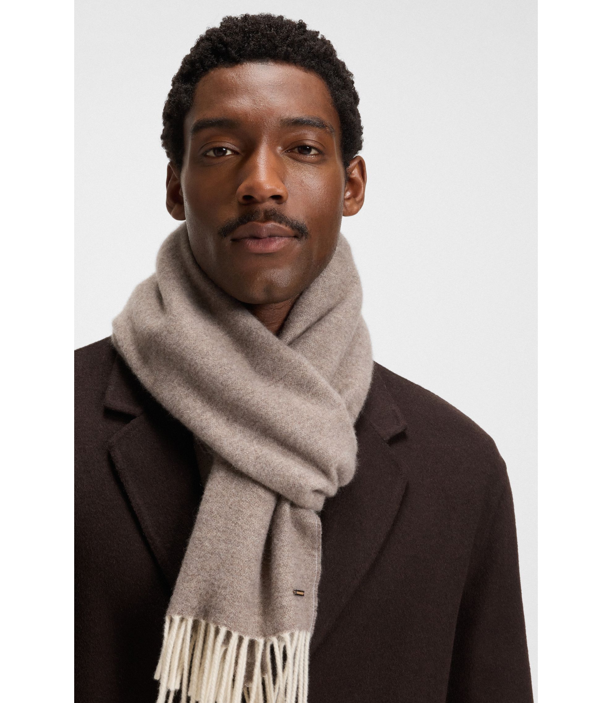 hbeu50551679_289_340?wid=1980&