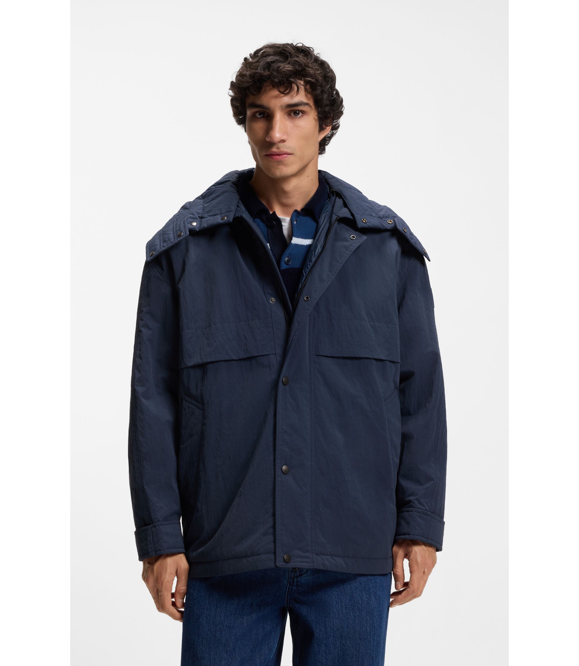 Wasserabweisende Jacke mit abnehmbarer Kapuze