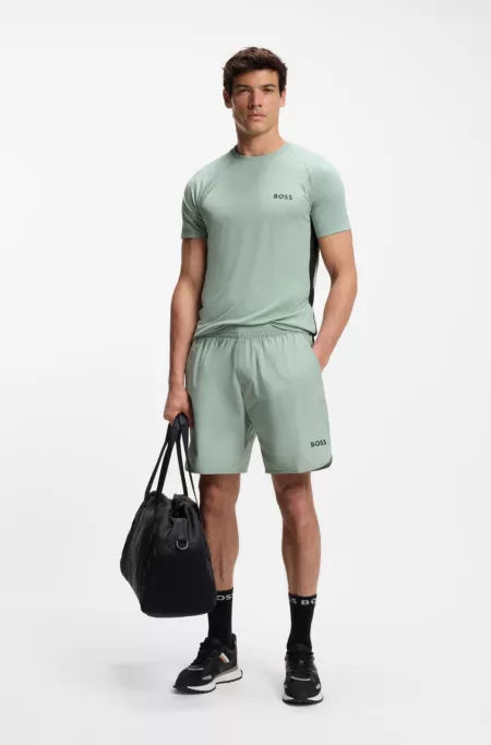 Quick-dry shorts in stretch fabric