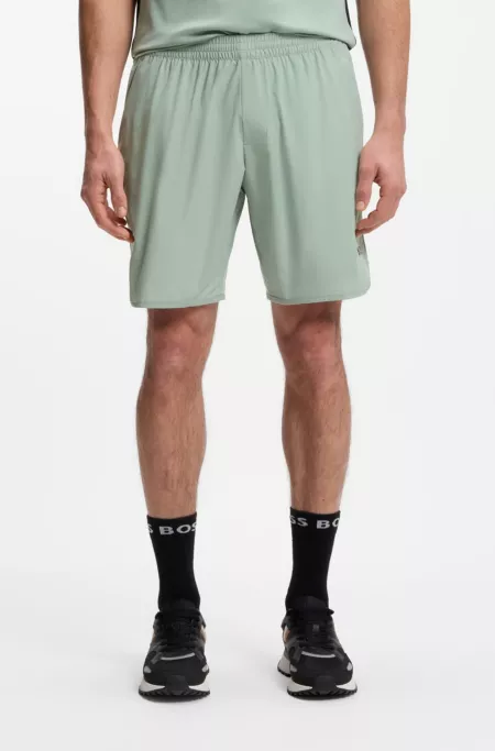 Quick-dry shorts in stretch fabric