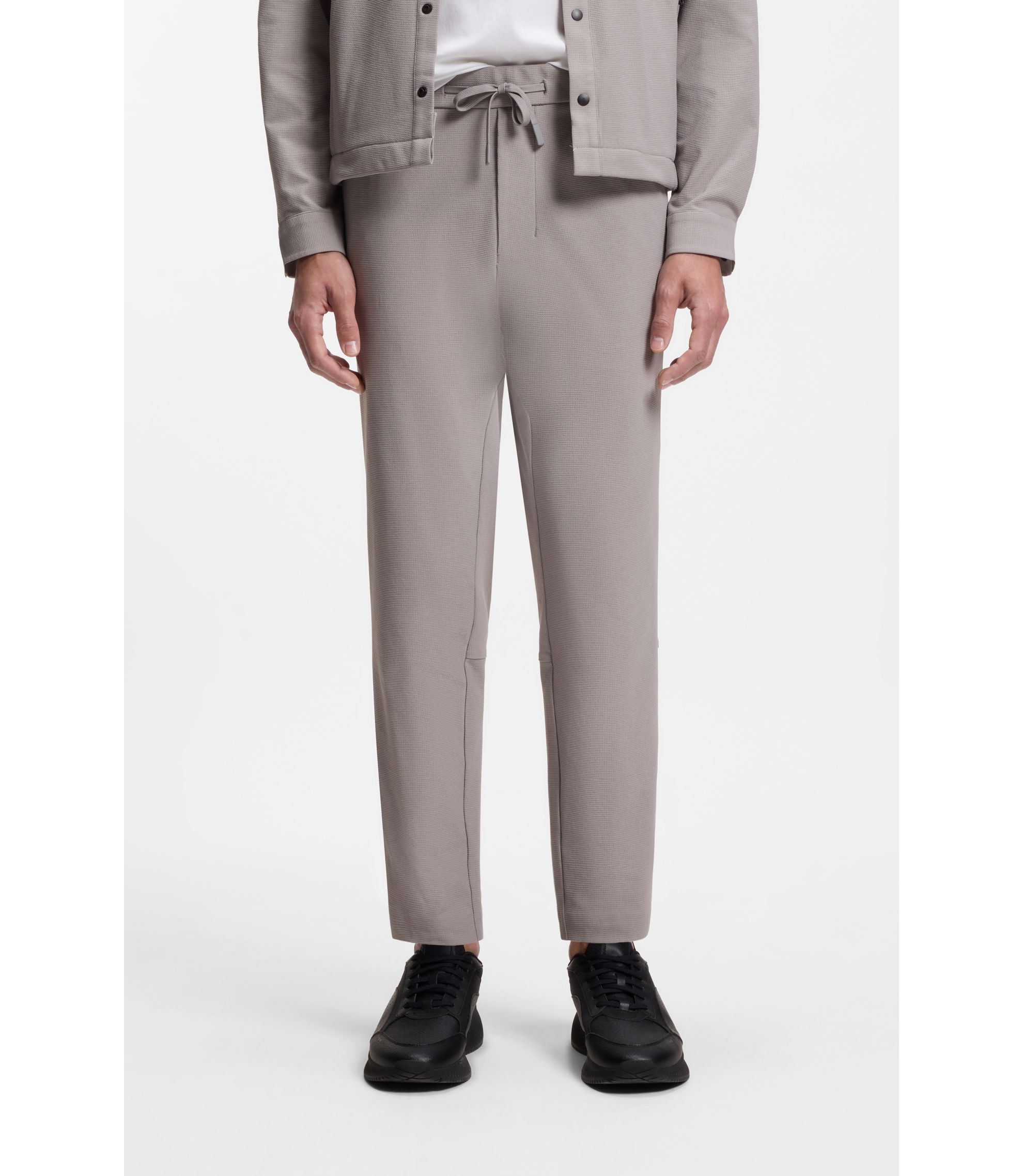 Tapered-Fit Hose aus Stretch-Gewebe mit Waffelstruktur