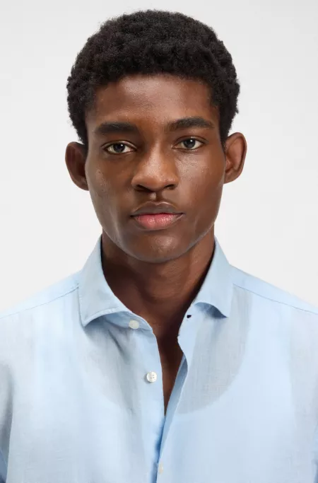 Casual-fit shirt in linen with spread collar