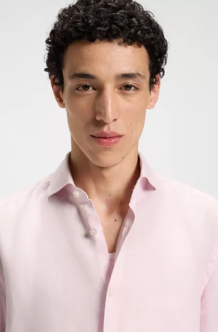 Casual-fit shirt in linen with spread collar