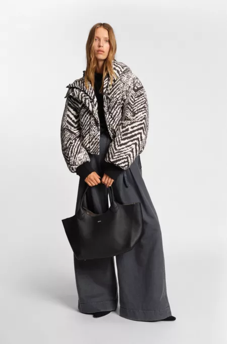 Grained-leather tote bag with logo lettering