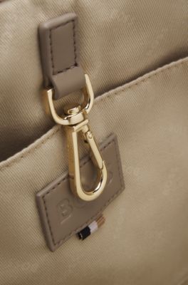 Quilted tote bag with logo patch, Light Brown