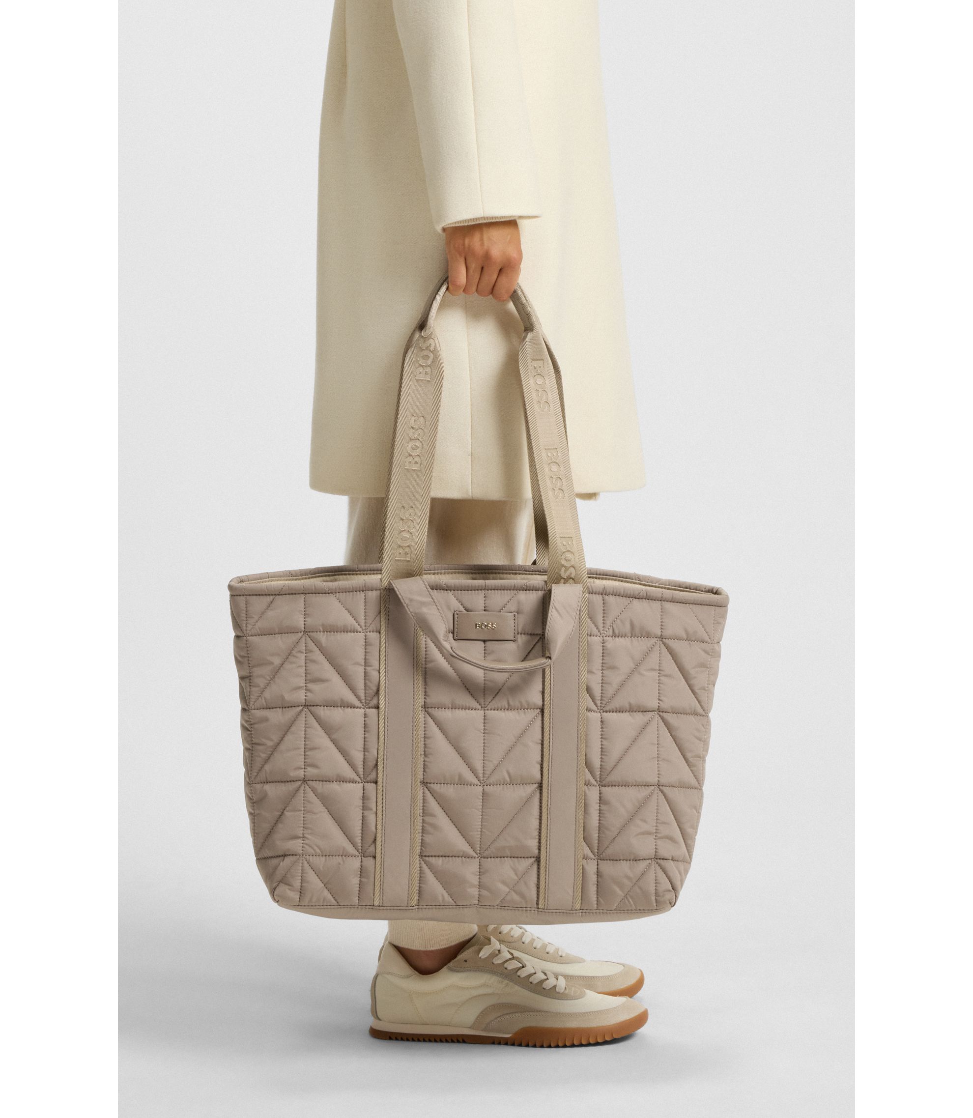 BOSS グレー トートバッグ BOSS - Quilted tote bag with logo patch - Light Brown