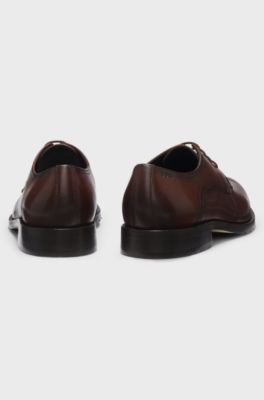 Chaussures derby en cuir &agrave; logo emboss&eacute;, Marron