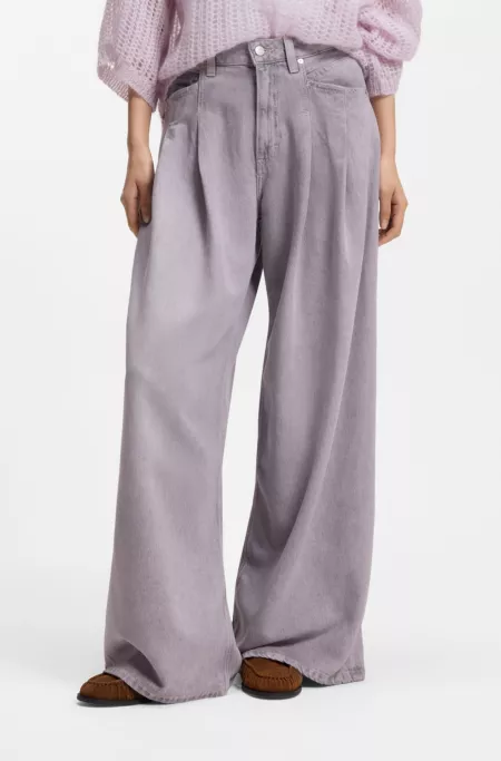 Relaxed-fit jeans with wide leg