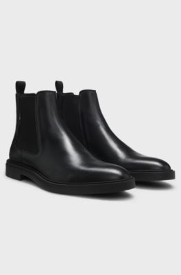 Chelsea boots in polished leather with signature stitching, Black