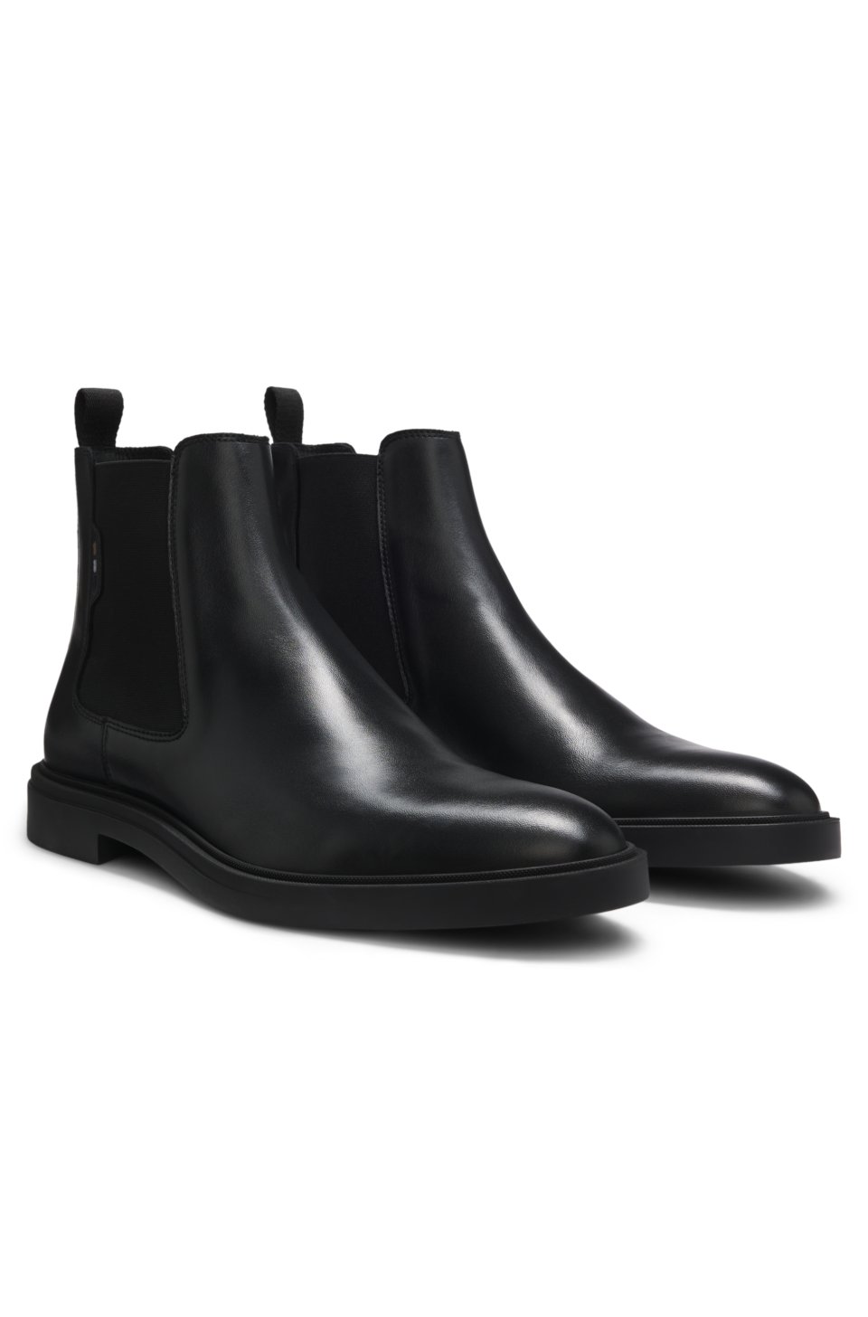 Chelsea boots in polished leather with signature stitching
