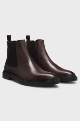 Chelsea boots in polished leather with signature stitching, Dark Brown