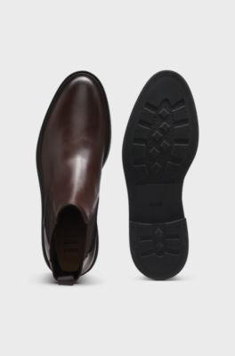 Chelsea boots in polished leather with signature stitching, Dark Brown
