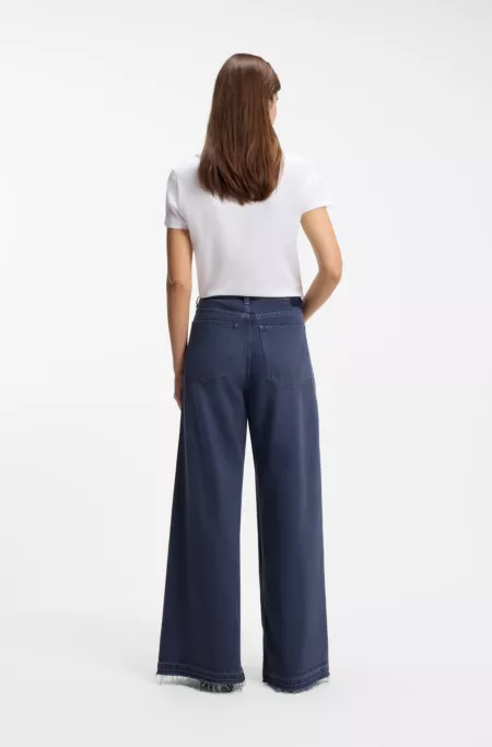 Relaxed-fit jeans with wide leg