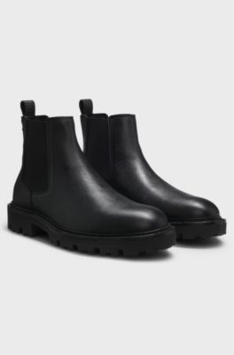 Chelsea boots in grained leather with lug sole, Black