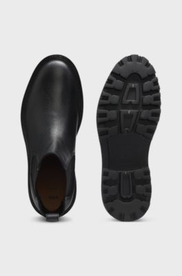 Chelsea boots in grained leather with lug sole, Black