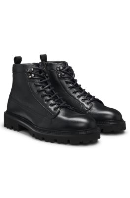 Boots aus genarbtem Leder mit Schn&uuml;rsenkeln im Wanderschuh-Stil, Schwarz