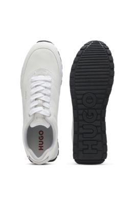 Deportivas de piel sint&eacute;tica con detalles estructurados inspiradas en las zapatillas de correr, Blanco