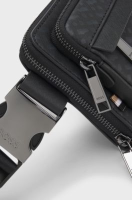 Sac ceinture monogramm&eacute; avec logo emboss&eacute; en transfert, Noir