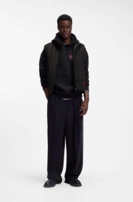 Gilet con impunture verticali e dettaglio logo, Nero